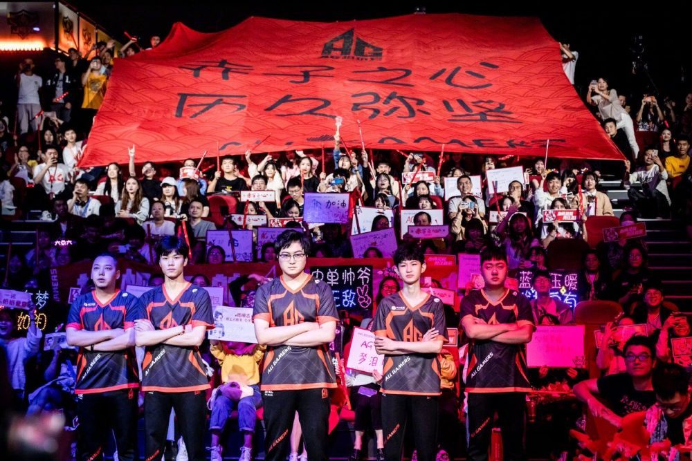 torzsi与 Mouz 签署了多年合同;