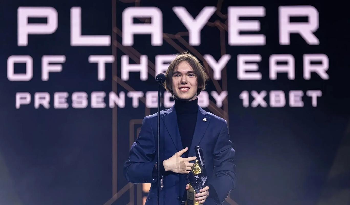 早期假期！ Team WE 的离谱中单和打野假装成职业选手，毫无悬念地被 LGD Gaming 以3-0横扫